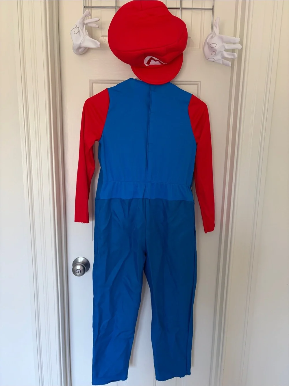 Mario!! Size 7/8!! Costume WITH Gloves AND Hat!!